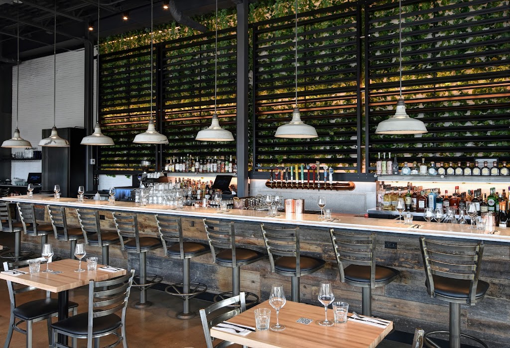 Lucilles Fairview Pointe-Claire | 6701 Route Transcanadienne, Pointe-Claire, QC H9R 5J2, Canada | Phone: (438) 618-0006