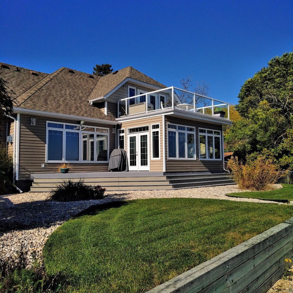 Waterfront Centre | 94 1 Ave, Gimli, MB R0C 1B1, Canada | Phone: (204) 642-4611