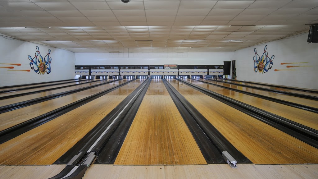 Kingsway Lanes & Restaurant | 215 Riverside Dr, Welland, ON L3C 5E3, Canada | Phone: (905) 735-2141