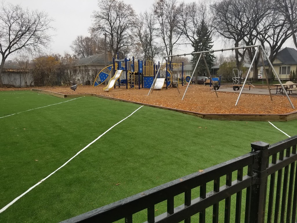 Glenn McWhinney Park | St, 401 Roch St, Winnipeg, MB R2K 0N5, Canada