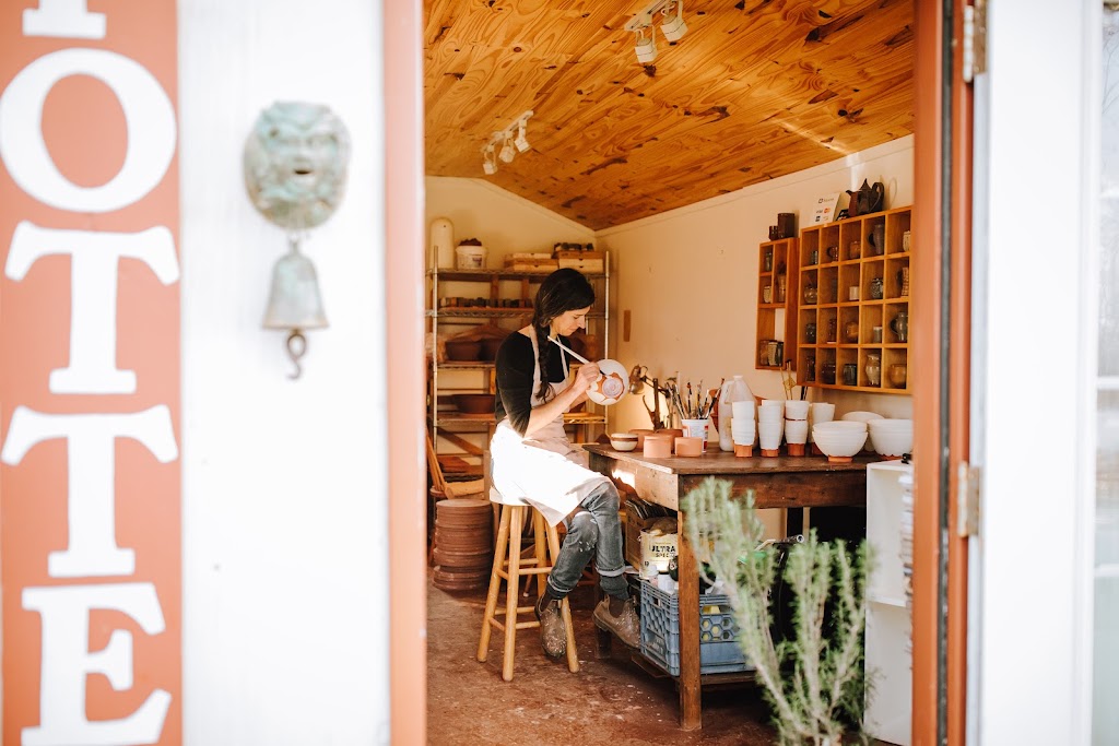 Hutchinson Pottery | 33 Camp Rd, Oyster Bed, PE C1E 2X3, Canada | Phone: (902) 621-5456