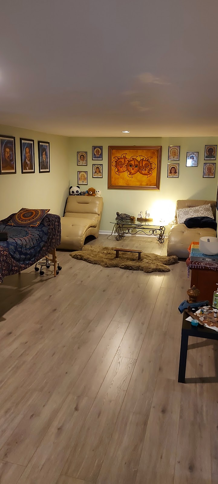 www.Centrereikimontreal.com | 1024A Bd Perrot, Notre-Dame-de-lÎle-Perrot, QC J7V 3H8, Canada | Phone: (514) 704-3374