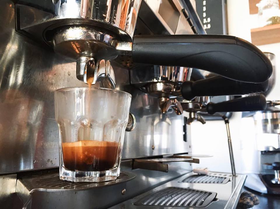 Bar Robo | 692 Somerset St W, Ottawa, ON K1R 6P4, Canada | Phone: (613) 233-7626