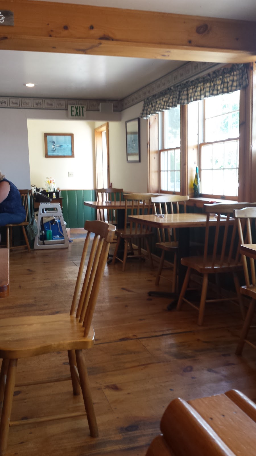 Captain Jacks | 361 Club St, Cape Vincent, NY 13618, USA | Phone: (315) 654-3333