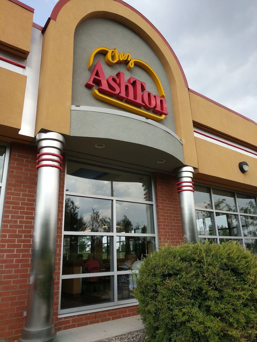 Chez Ashton | 1600 Avenue Jules-Verne, Québec, QC G2G 2W5, Canada | Phone: (418) 877-8686