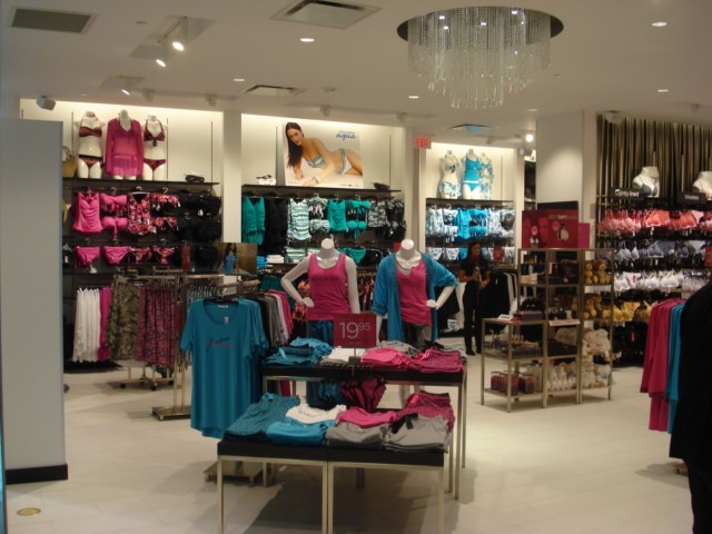 La Vie en Rose | 84 Lynden Rd, Brantford, ON N3R 6B8, Canada | Phone: (519) 753-5664