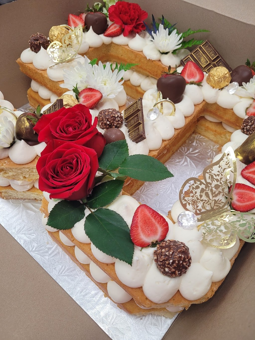 Mandis Cakes and Creations | 224 Glenridge Ave, St. Catharines, ON L2T 3J9, Canada | Phone: (905) 519-9669