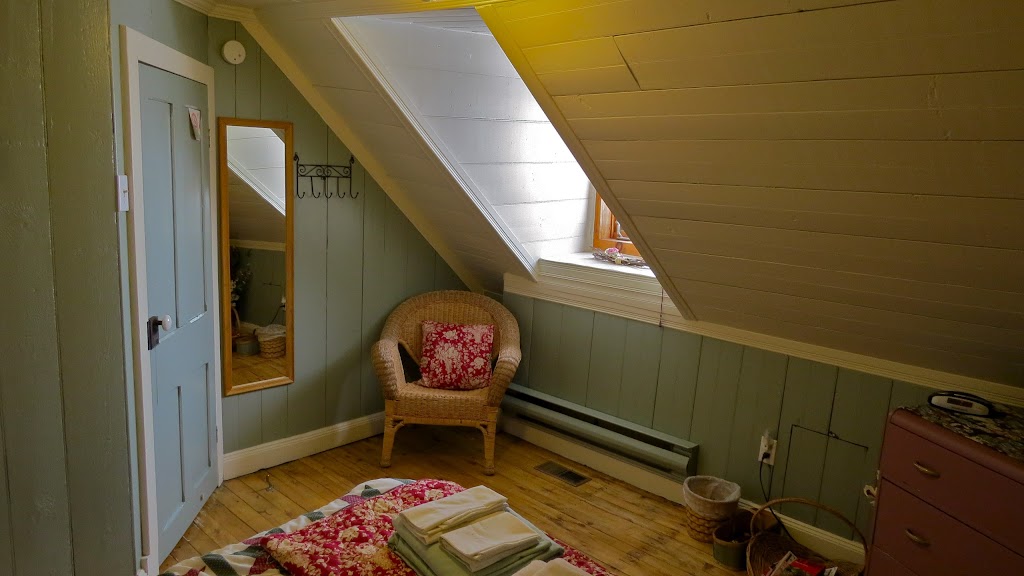 La maison Harvey | 230 Chem. de Port au Persil, Saint-Siméon, QC G0T 1X0, Canada | Phone: (450) 774-0515