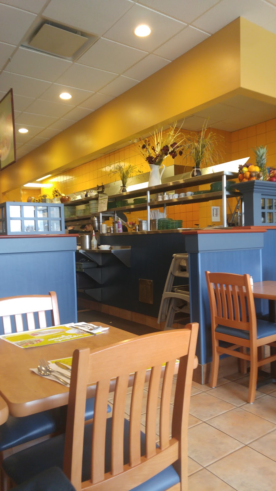 Cora déjeuners | 2113 Boulevard le Carrefour, Laval, QC H7S 2J7, Canada | Phone: (450) 973-1991