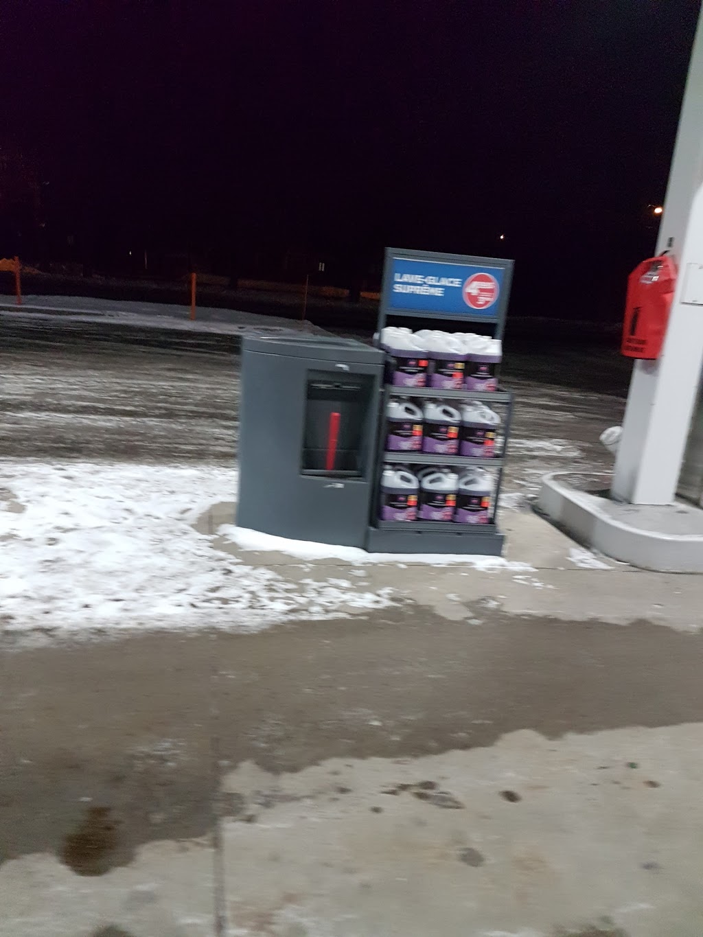 Couche-Tard | 20 Boulevard Marie-Victorin, Delson, QC J5B 1A9, Canada | Phone: (450) 632-4781