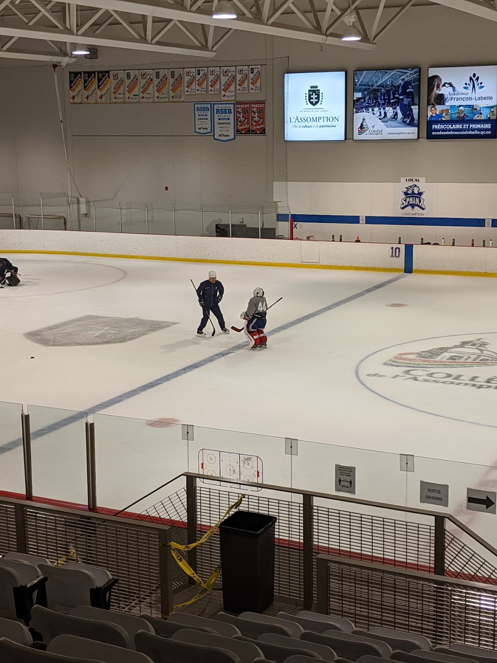 Assomption Arena | 150 Rue Dorval, LAssomption, QC J5W 1A1, Canada | Phone: (450) 589-5562