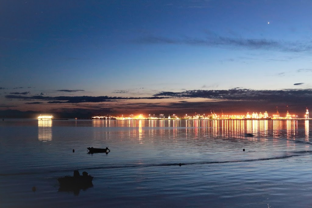 OceanStar Beachfront Bed and Breakfast | 94 Tsawwassen Beach Rd, Delta, BC V4M 2J2, Canada | Phone: (604) 341-3745