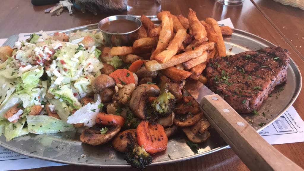 Restaurant Le Mignon | 621 Rue Notre Dame, Berthierville, QC J0K 1A0, Canada | Phone: (450) 836-3735