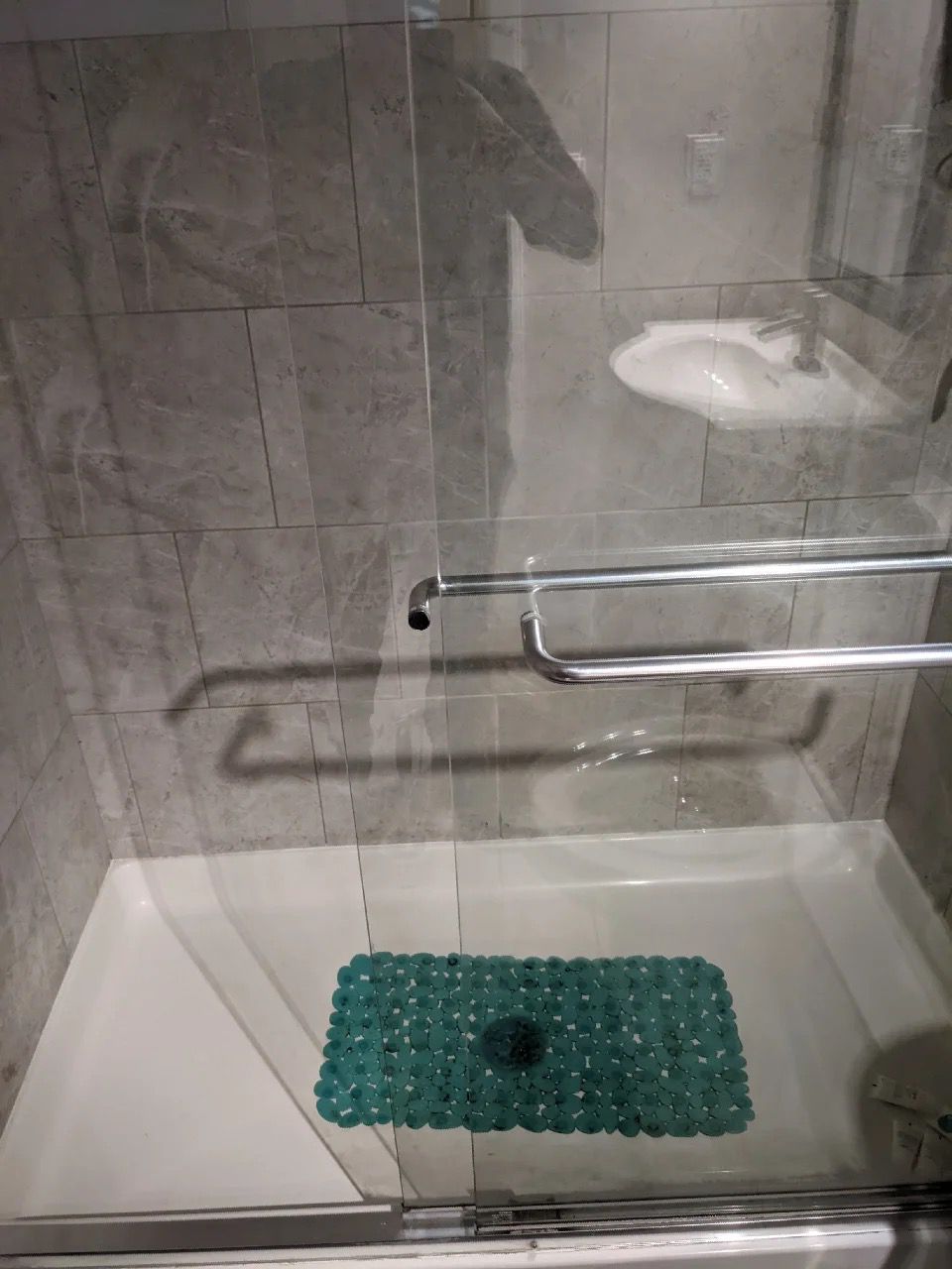 Zezo Cleaning Services | 2559 Parkview Ln #204, Port Coquitlam, BC V3C 6M1, Canada | Phone: (778) 632-1444