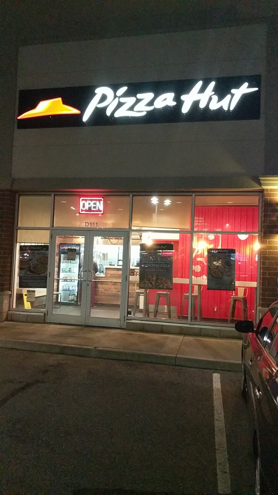 Pizza Hut | 1900 Fowler Dr, Mississauga, ON L5K 0A1, Canada | Phone: (905) 823-0061