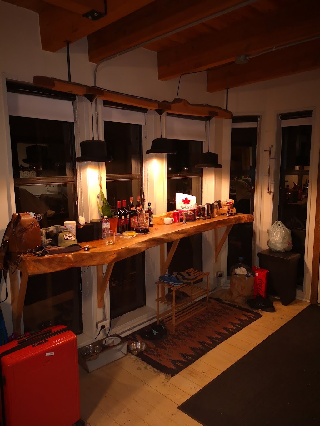 Friendly Fires Getaway | 179 Chem. H Vipond, Val-des-Monts, QC J8N 5J5, Canada | Phone: (613) 223-5857