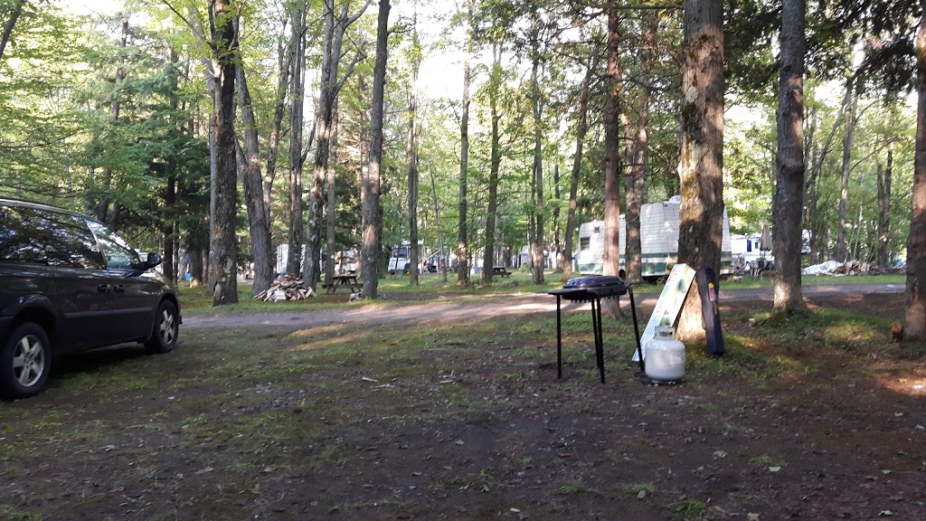 Camping du Lac Sandysun | 1935 Chemin Grimshaw, Hinchinbrooke, QC J0S 1E0, Canada | Phone: (450) 827-1082