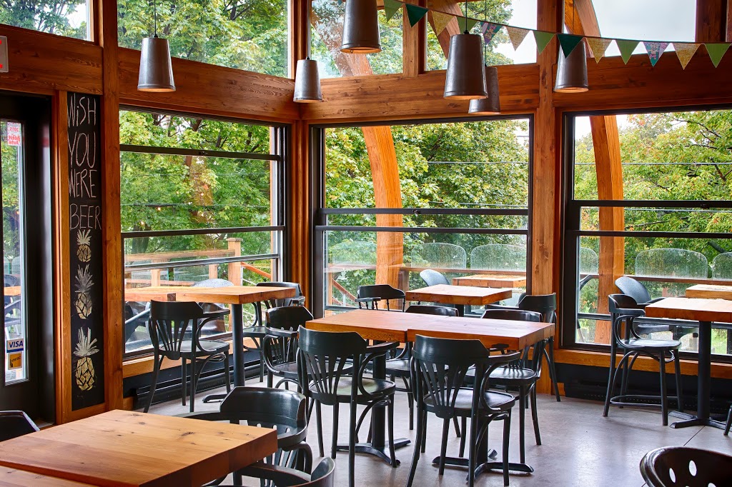Pub Ras LBock | 250 Rue du Quai, Saint-Jean-Port-Joli, QC G0R 3G0, Canada | Phone: (418) 371-0998