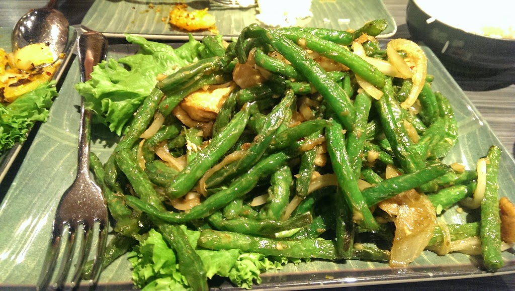 Thai Villa | 84 First Commerce Dr #2, Aurora, ON L4G 0H5, Canada | Phone: (905) 841-8878