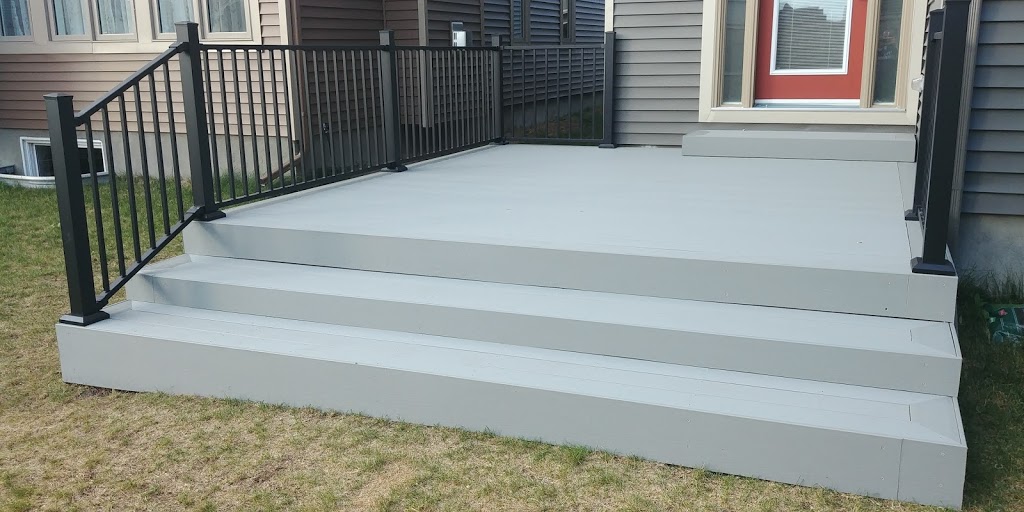 Deluxe Fencing and Decks | 726 Long Point Cir, Gloucester, ON K1T 4E9, Canada | Phone: (613) 862-4275