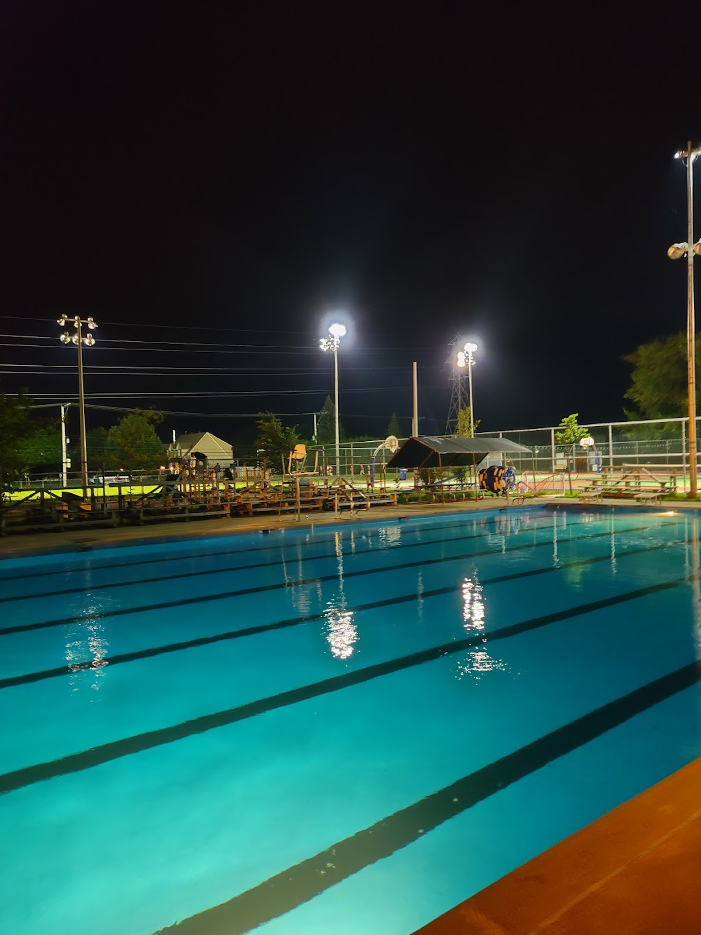 Ecclestone Pool | 110 Granada St, Kirkland, QC H9H 3J7, Canada | Phone: (514) 695-0108