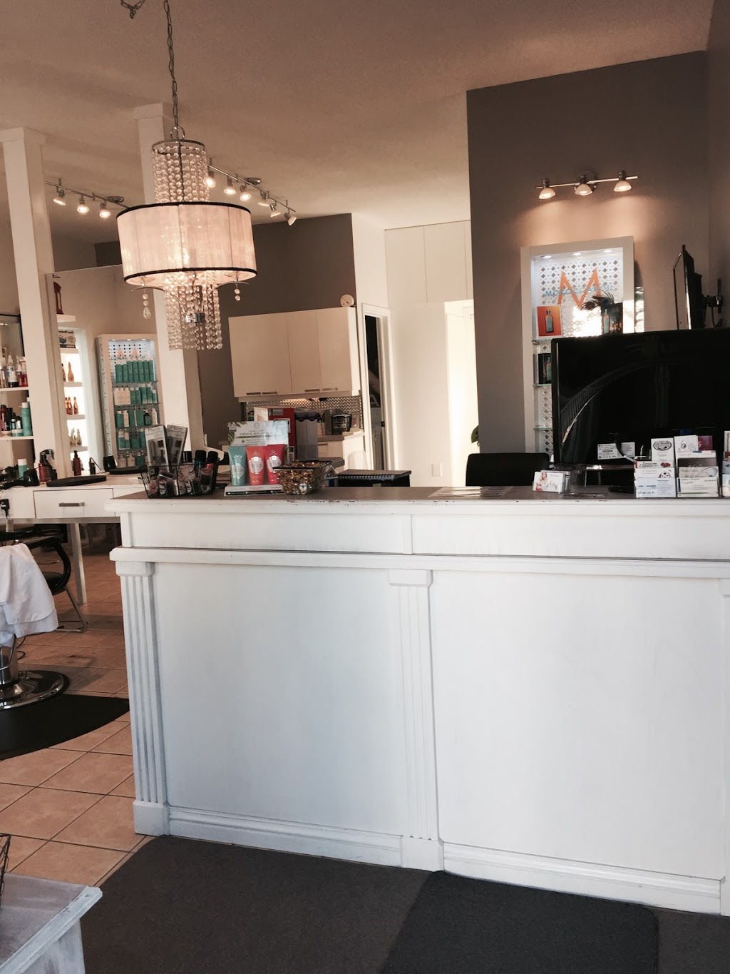 Signé J | 72 Rue Comeau, Maniwaki, QC J9E 2S1, Canada | Phone: (819) 306-1222