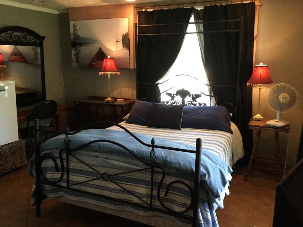 Southbay Gallery & Guesthouse | 14 Given Rd, South Baymouth, ON P0P 1Z0, Canada | Phone: (705) 671-9611