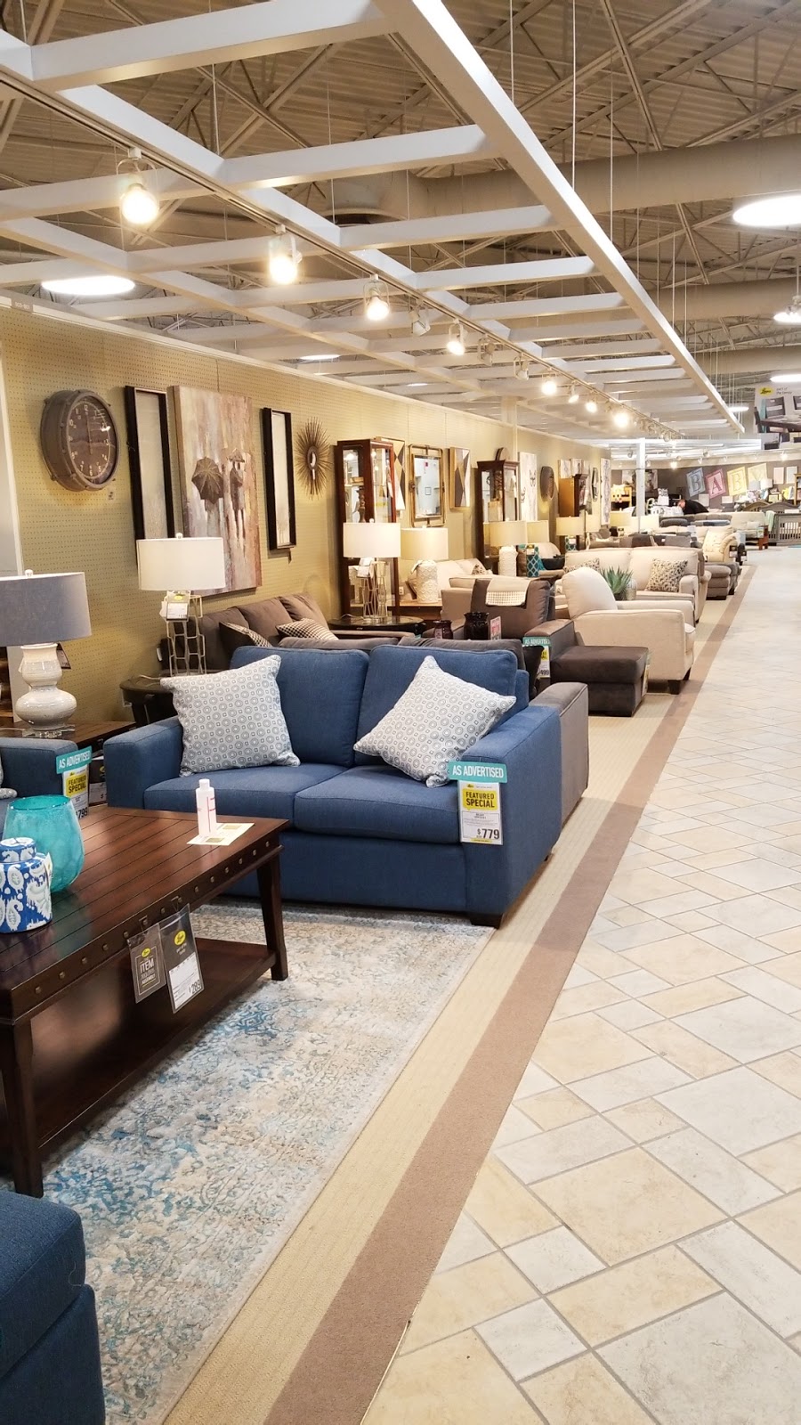 Leons Furniture | 2600 Queensview Dr, Ottawa, ON K2B 8H6, Canada | Phone: (613) 820-6446