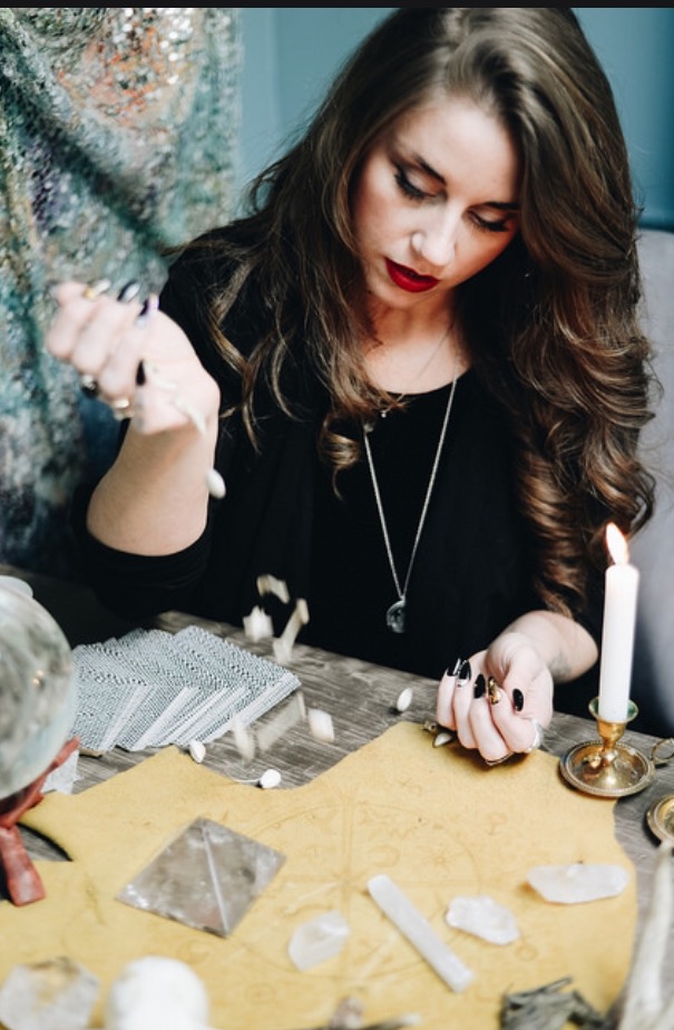 Rising Moon Readings | 1210 Lee Blvd, Winnipeg, MB R3T 2P5, Canada | Phone: (204) 229-8716