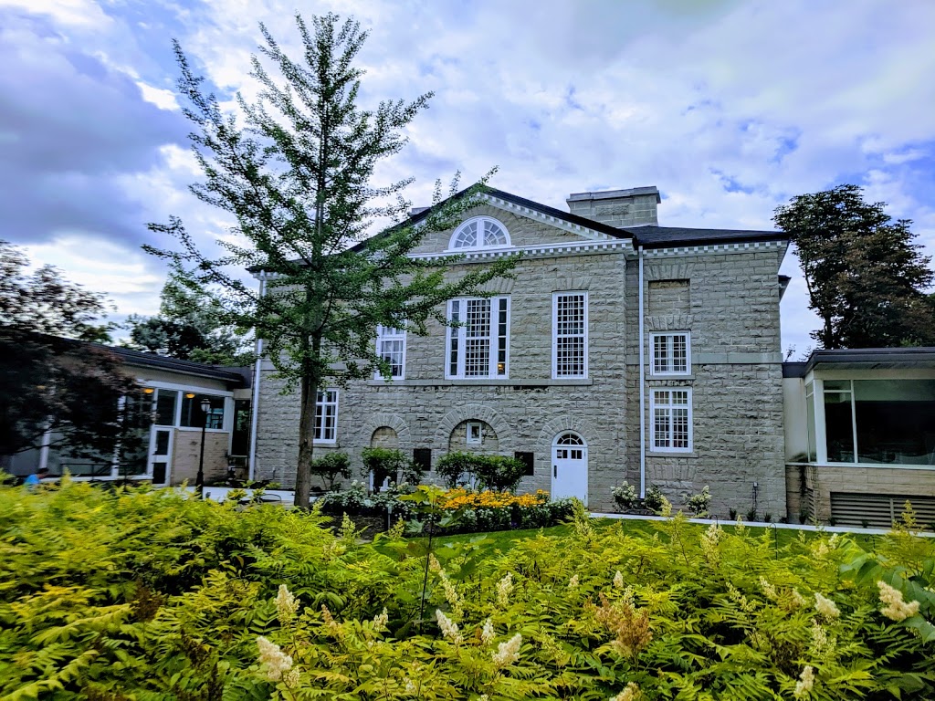 Donald Gordon Hotel and Conference Centre | 421 Union St, Kingston, ON K7L 3N6, Canada | Phone: (613) 533-2221