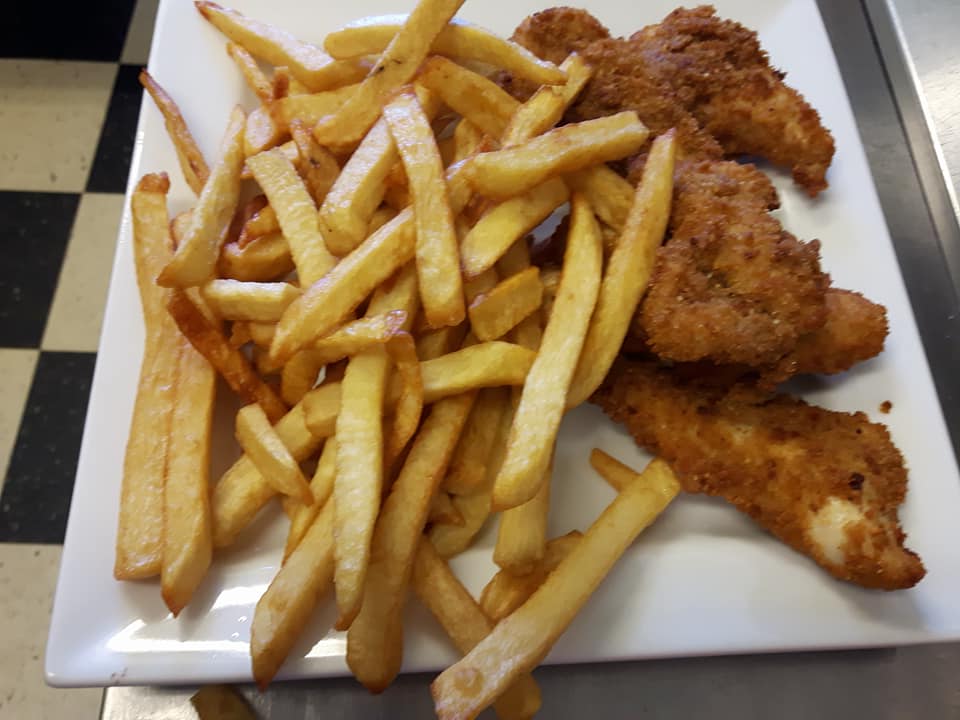 Beach House Diner | 12190 Lakeshore Rd, Wainfleet, ON L0S 1V0, Canada | Phone: (905) 714-2612