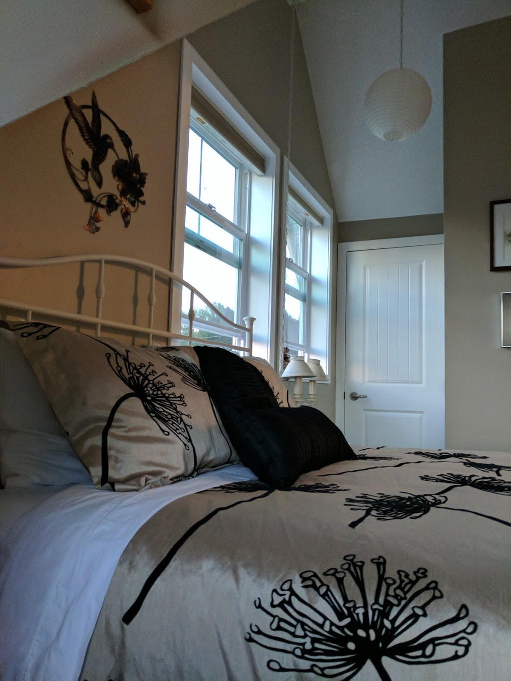 Future Friends Bed & Breakfast | 10118 Tsaykum Rd, North Saanich, BC V8L 5T6, Canada | Phone: (250) 654-0289