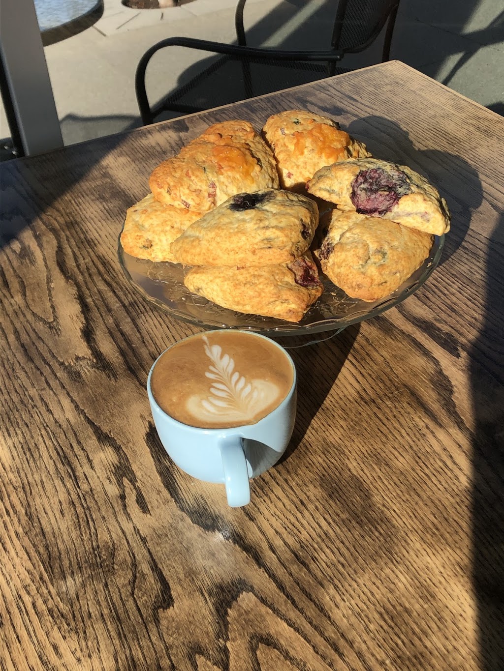 Hugs in a Mug Coffee Bistro | 1910 N Parallel Rd, Abbotsford, BC V3G 2C6, Canada | Phone: (604) 746-1136