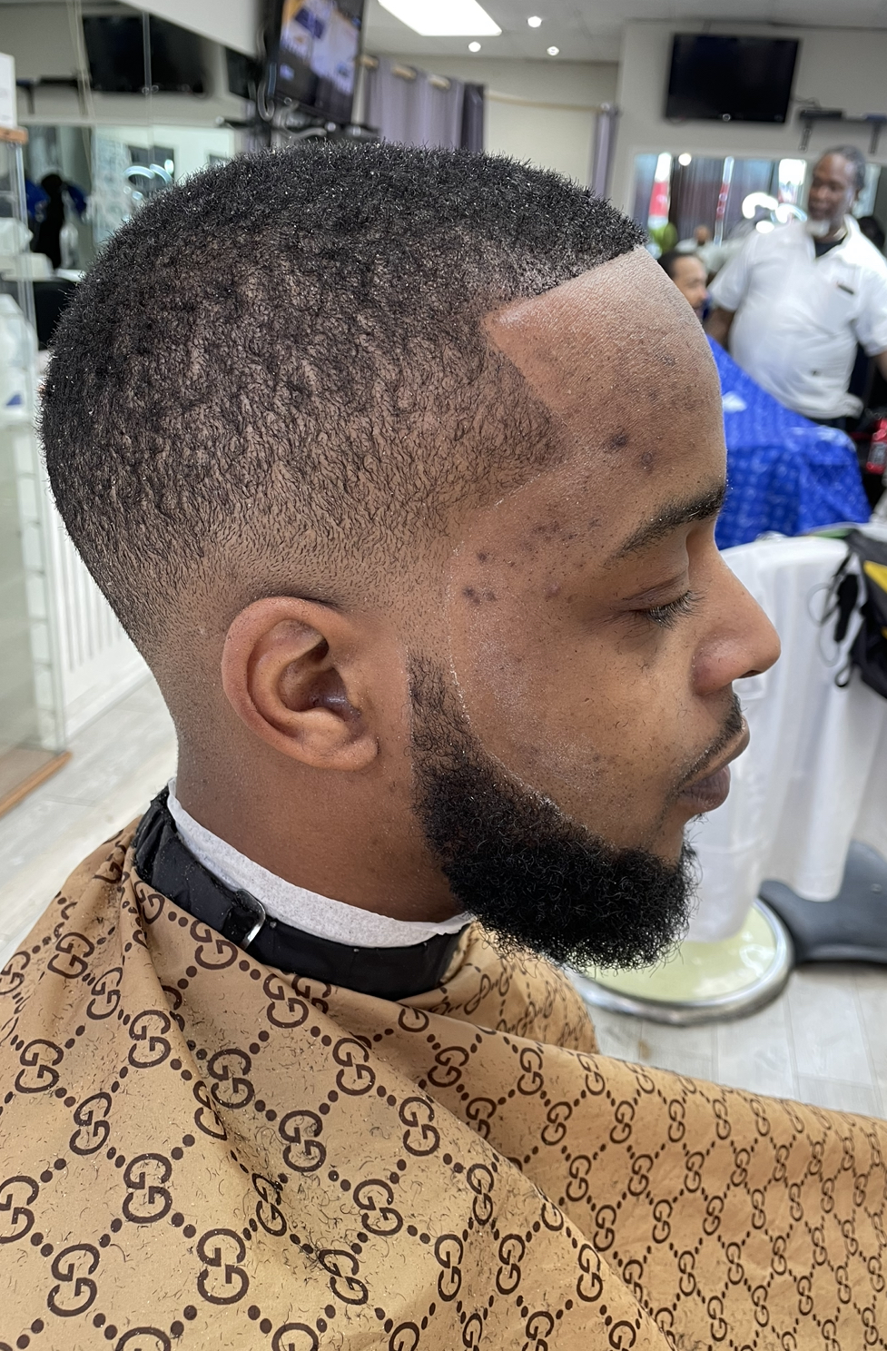 Fade Lounge | 1632 Frolis St, Oshawa, ON L1K 0L6, Canada | Phone: (647) 218-0622