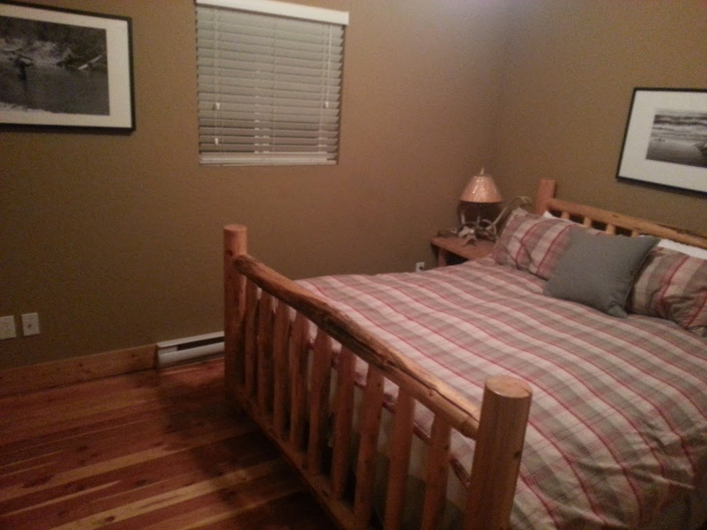 The Paddlers Inn | Box 322, 8865 Grainger Rd, Canal Flats, BC V0B 1B0, Canada | Phone: (250) 349-5571