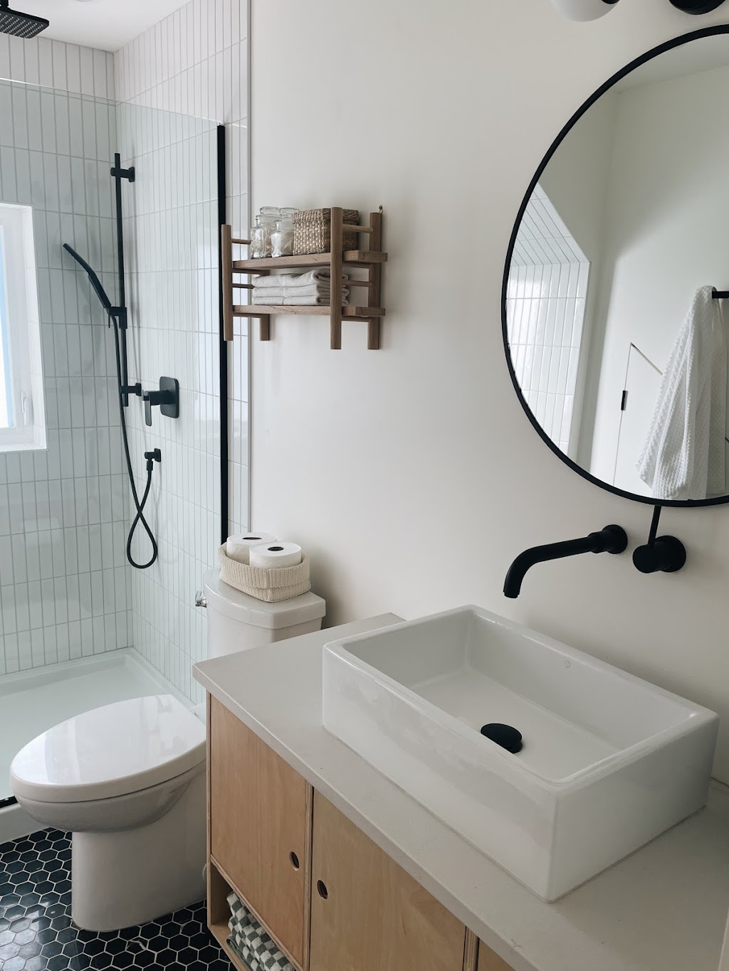 The Black Pine | 71428 Grove Blvd, Hope, BC V0X 1L5, Canada | Phone: (604) 614-8715