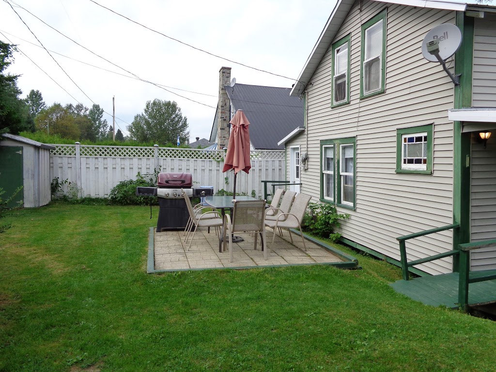 Mésange de caroline | 157 29e Chemin, Bishopton, QC J0B 1G0, Canada | Phone: (819) 884-1232