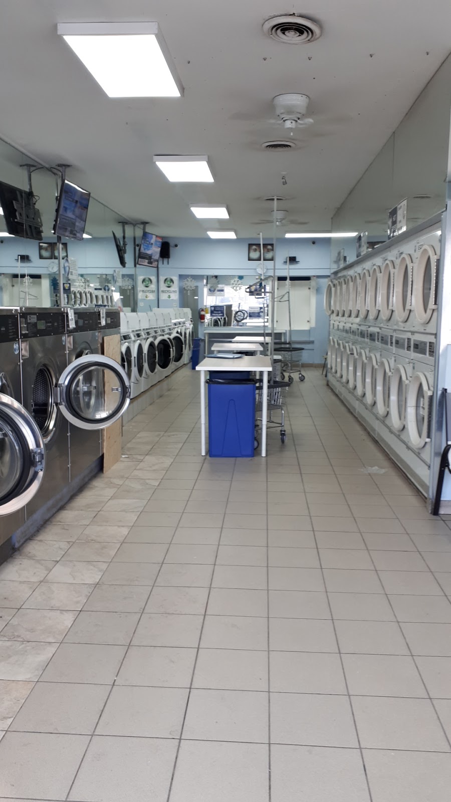 Sparkling Clean Laundry - 24/7 HRS | 1736 Lawrence Ave E, Scarborough, ON M1R 2Y2, Canada | Phone: (647) 497-5352
