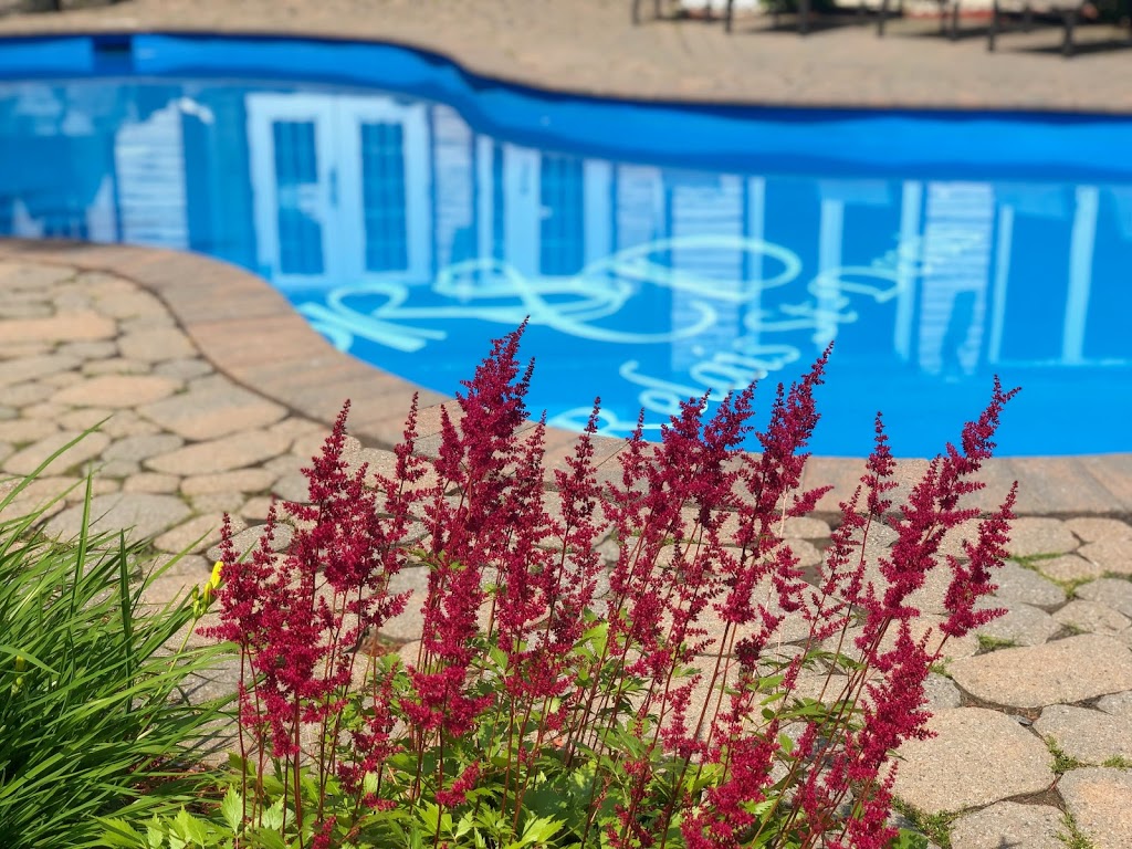 Le Relais St-Denis | 61 Avenue St Denis, Saint-Sauveur, QC J0R 1R4, Canada | Phone: (450) 227-4766