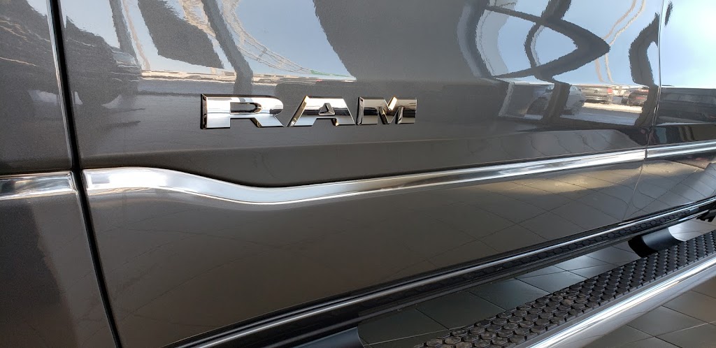 Luxwood Auto Trim Design Inc | 7950 Rue Alfred, Anjou, QC H1J 1J1, Canada | Phone: (514) 324-3274
