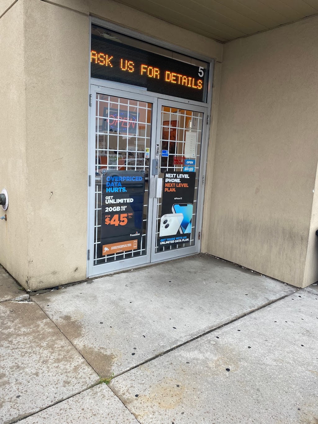 Freedom Mobile | Cedar Heights Plaza, 665 Markham Rd Unit 5, Scarborough, ON M1H 2A4, Canada | Phone: (647) 771-7299