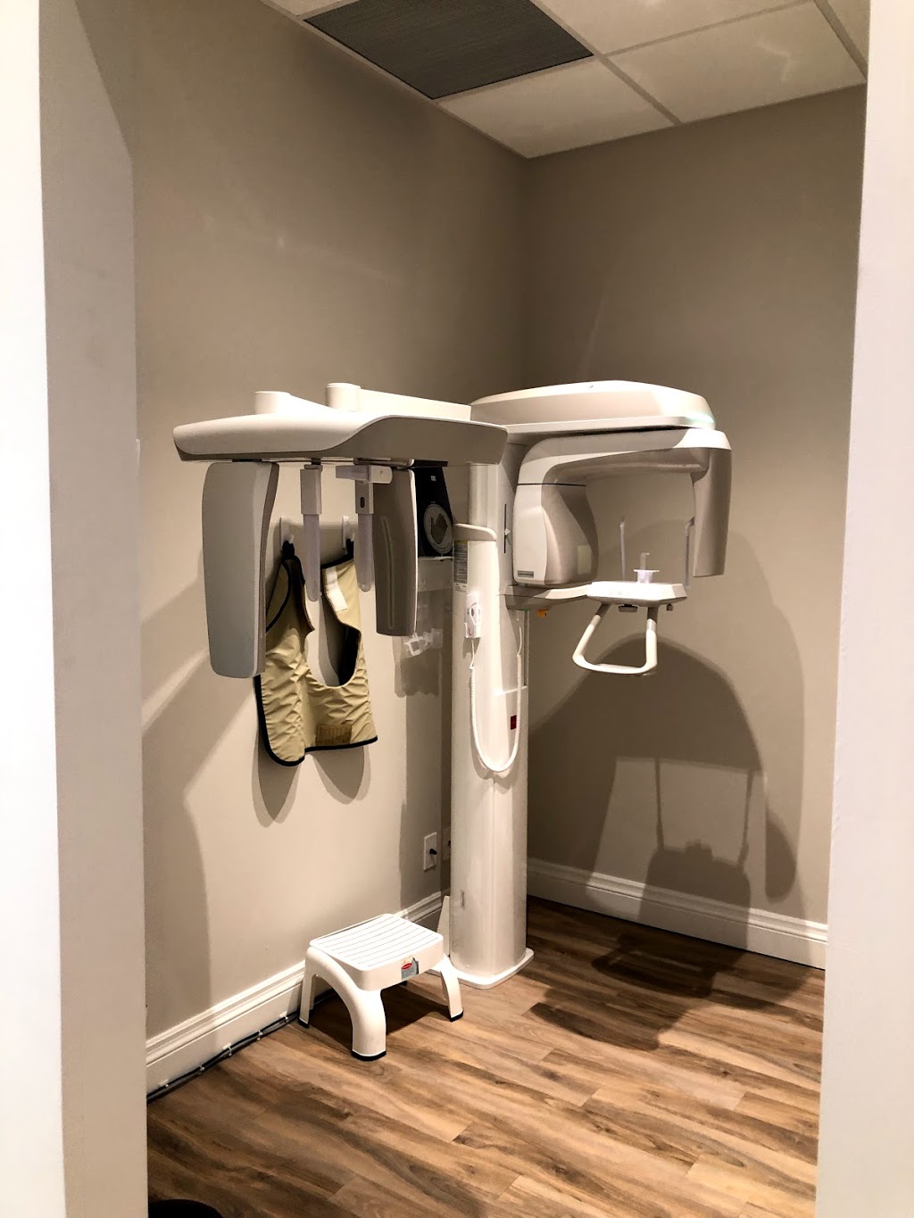Dr. Simon Pong Family and Cosmetic Dentistry | 353 Iroquois Shore Rd #2, Oakville, ON L6H 1M3, Canada | Phone: (905) 844-6221