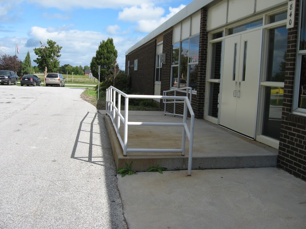 École élémentaire catholique Saint-Paul | 840 Comber Side Road C.P. 70, Pointe-aux-Roches, ON N0R 1N0, Canada | Phone: (519) 798-3022