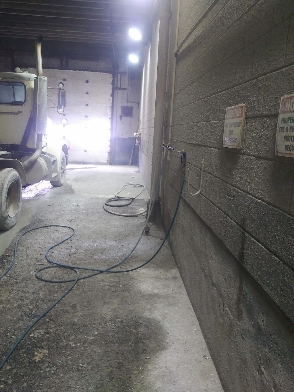Hutton Transport Ltd | 962979 Rd 96, Lakeside, ON N0M 2G0, Canada | Phone: (519) 349-2233
