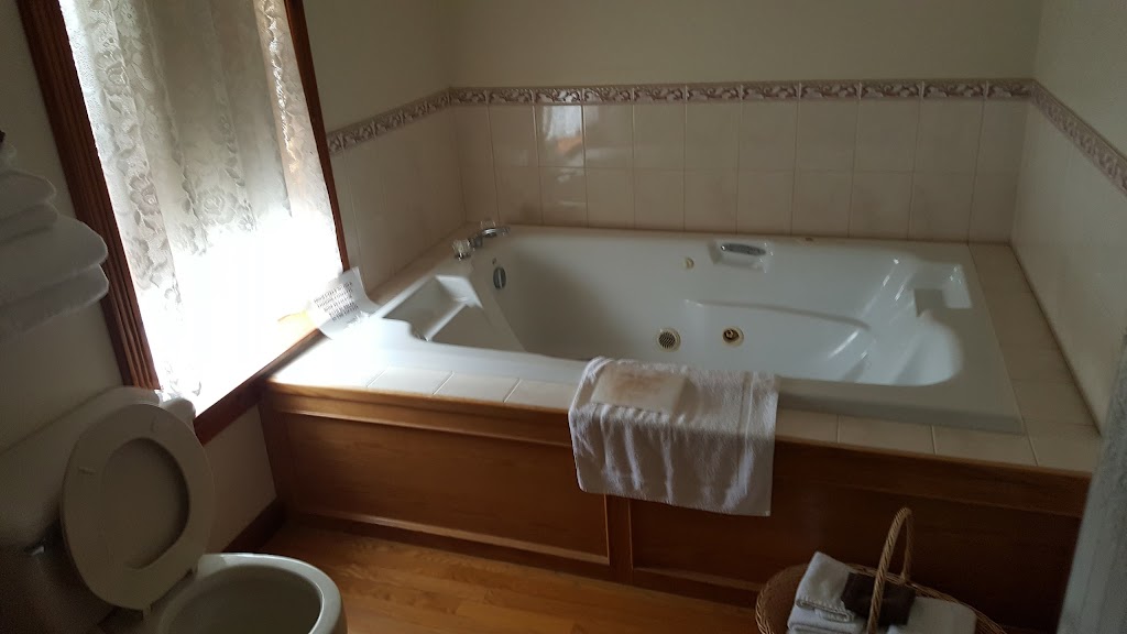 Banbury House Inn Ltd | 104 Front St, Wolseley, SK S0G 5H0, Canada | Phone: (306) 698-2333