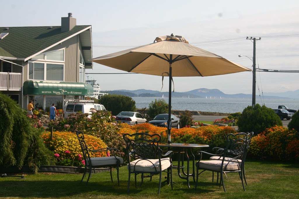 Cedarwood Inn & Suites | 9522 Lochside Dr, Sidney, BC V8L 1N8, Canada | Phone: (250) 656-5551