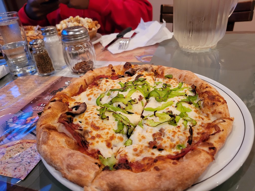Pizzeria Du Poste | 448 Rue St Étienne, La Malbaie, QC G5A 1H4, Canada | Phone: (418) 665-4884