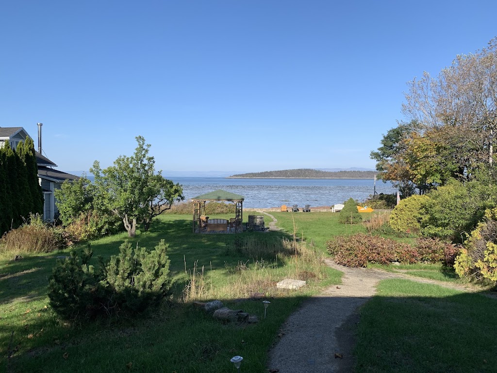 Les Nuitées du Clocher | 92 Av. Morel, Kamouraska, QC G0L 1M0, Canada | Phone: (418) 860-8896