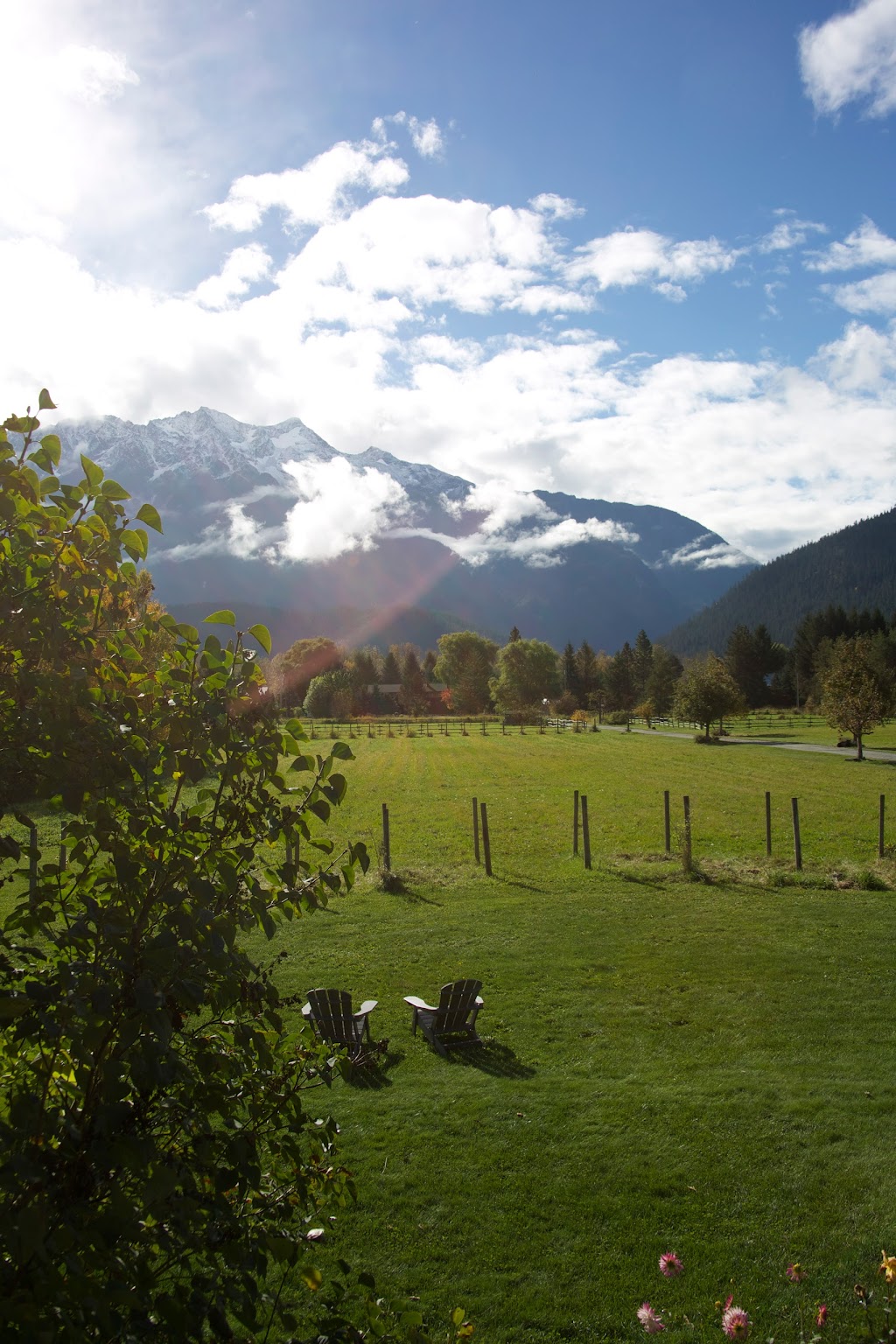 Pemberton Valley Inn | 1427 Collins Rd, Pemberton, BC V0N 2L0, Canada | Phone: (604) 894-7111