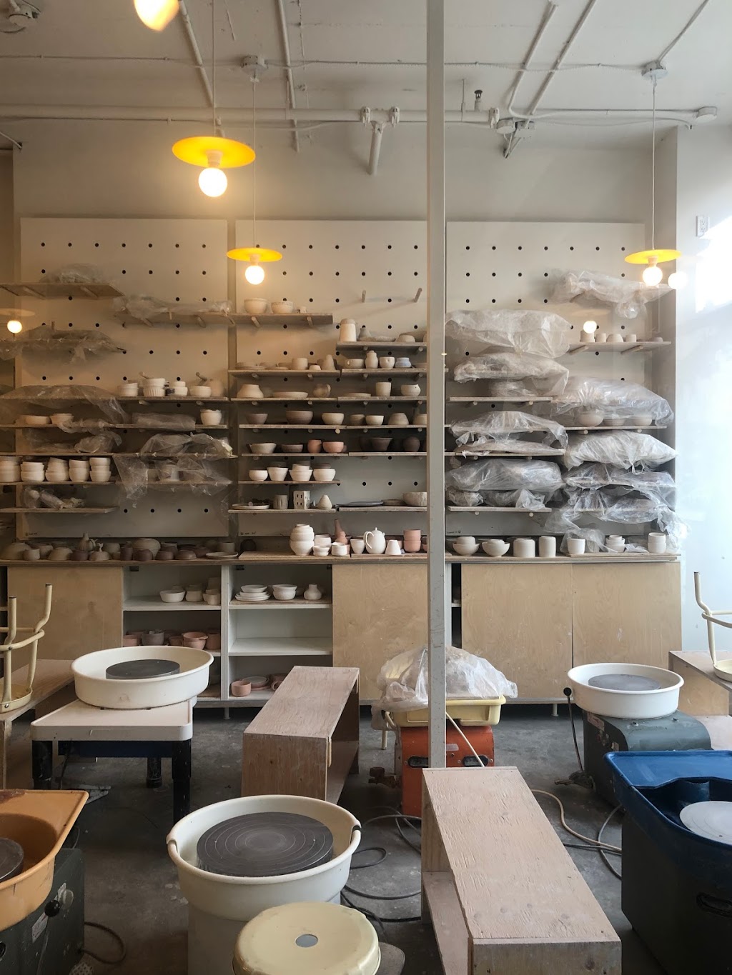 Les Faiseurs | 6564 Boul St-Laurent, Montréal, QC H2S 3C6, Canada | Phone: (514) 543-4042